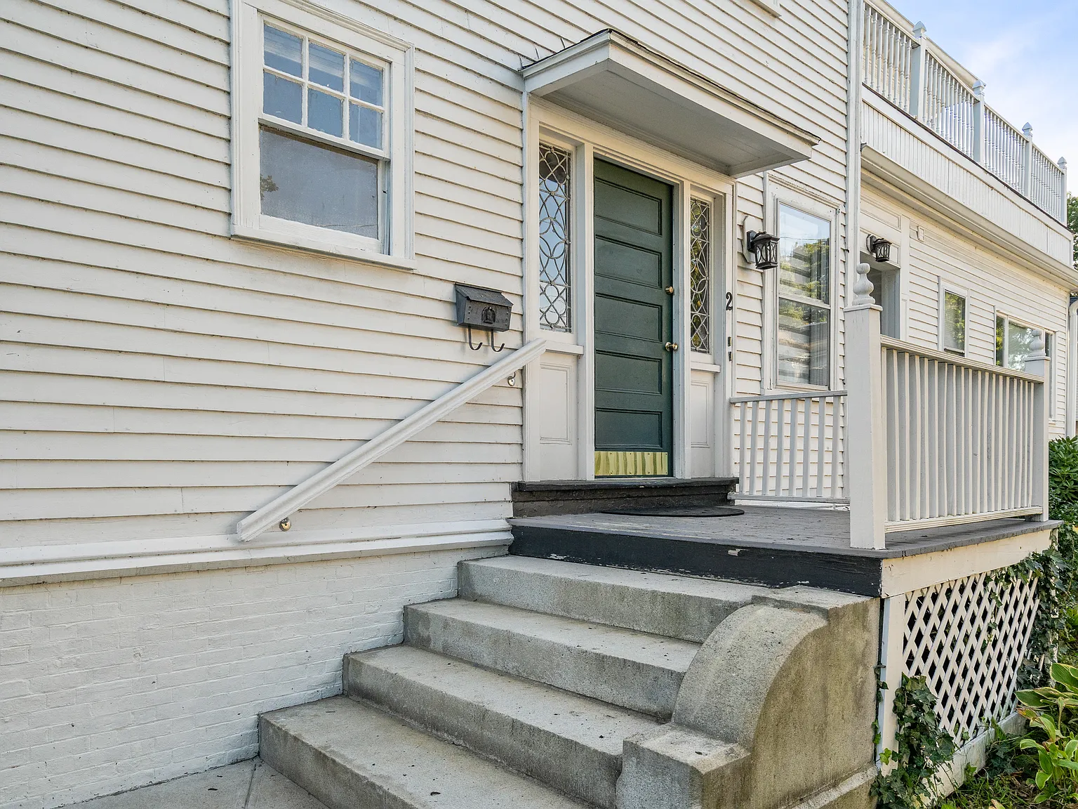 3 bed, 1.5 bath, 2030 sqft, $3,900 — Photo 1