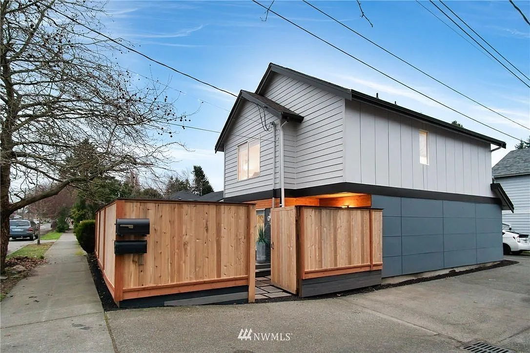 15th Ave SW, Seattle — Photo 2