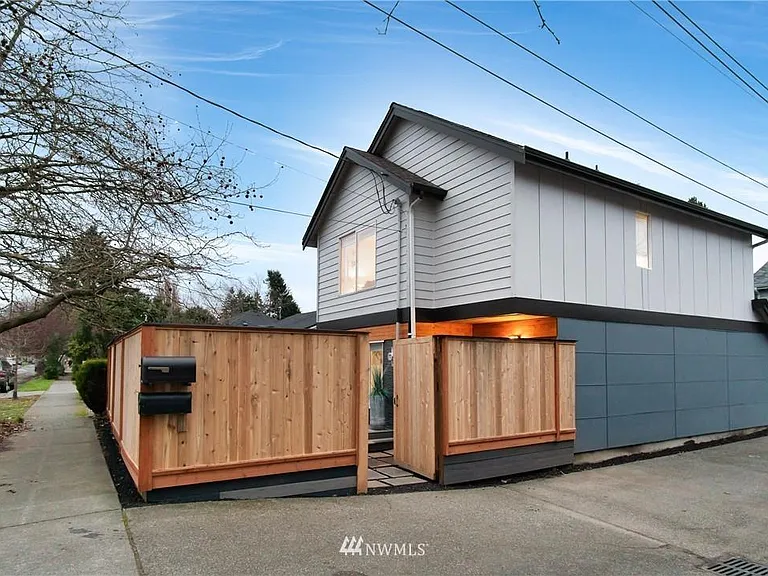 15th Ave SW — Photo 2