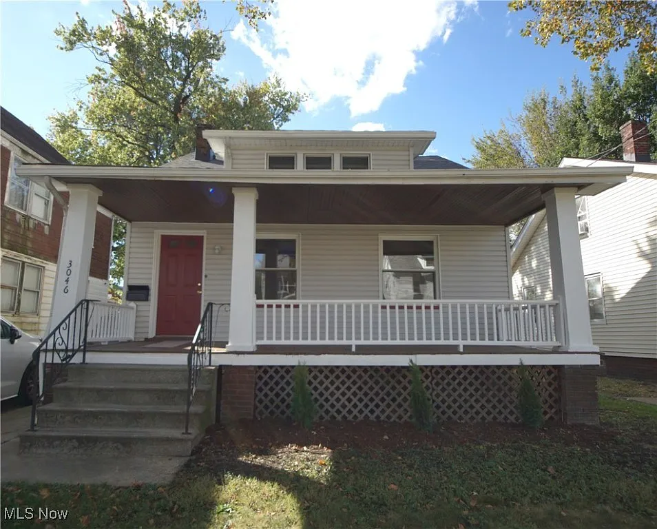 3046 W 112th St photo 1