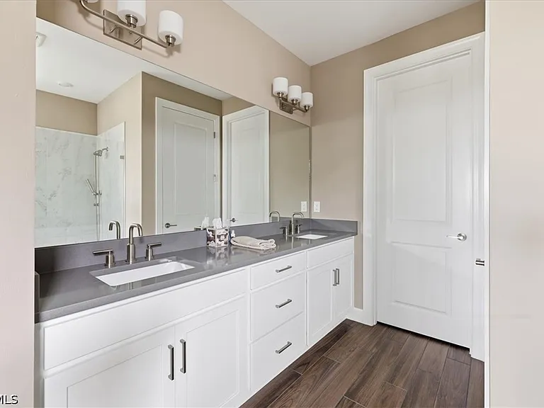 26801 Victoria Pl — Photo 22