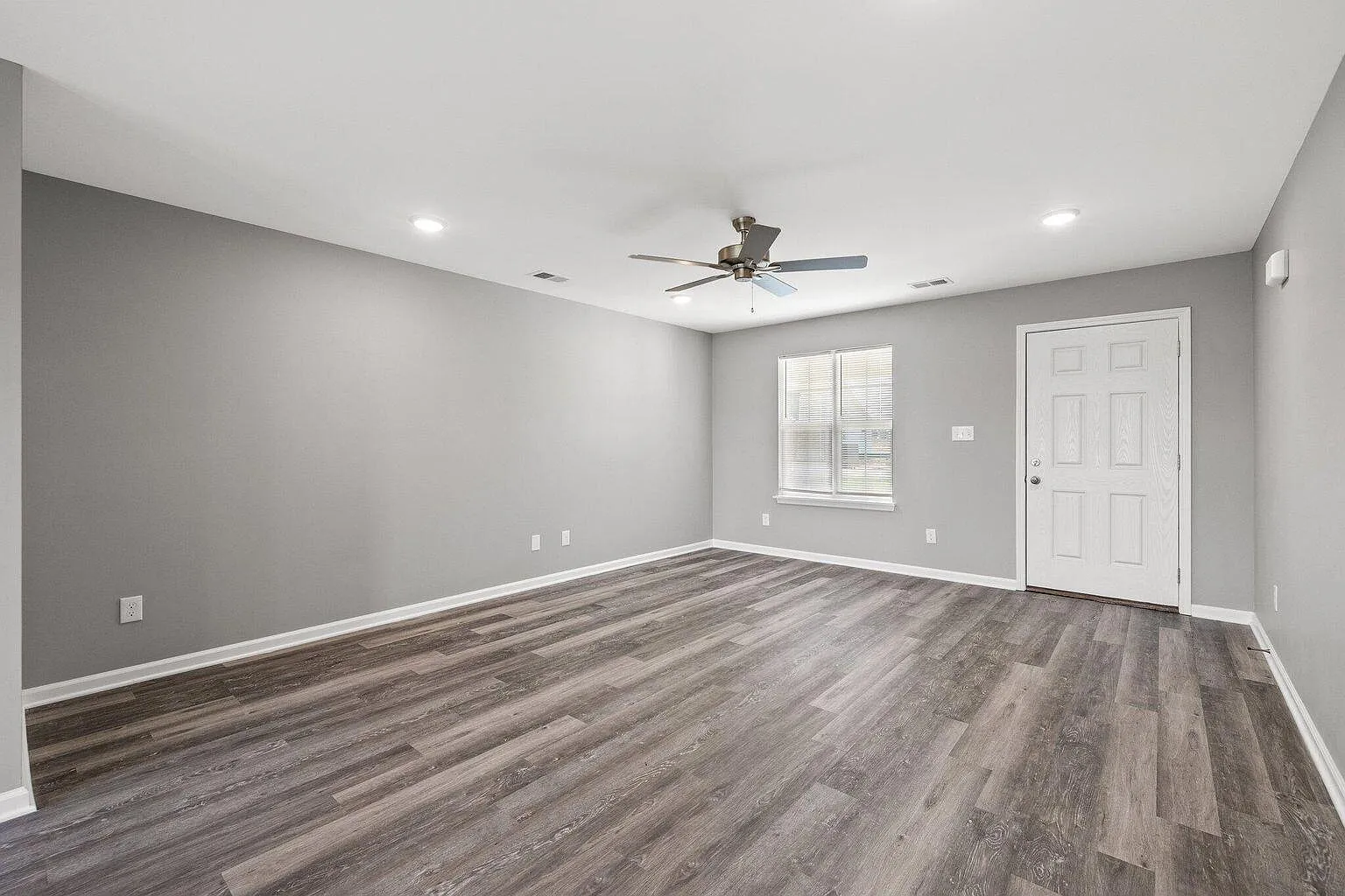 4 bed, 2.5 bath, 2450 sqft, $2,495 — Photo 3