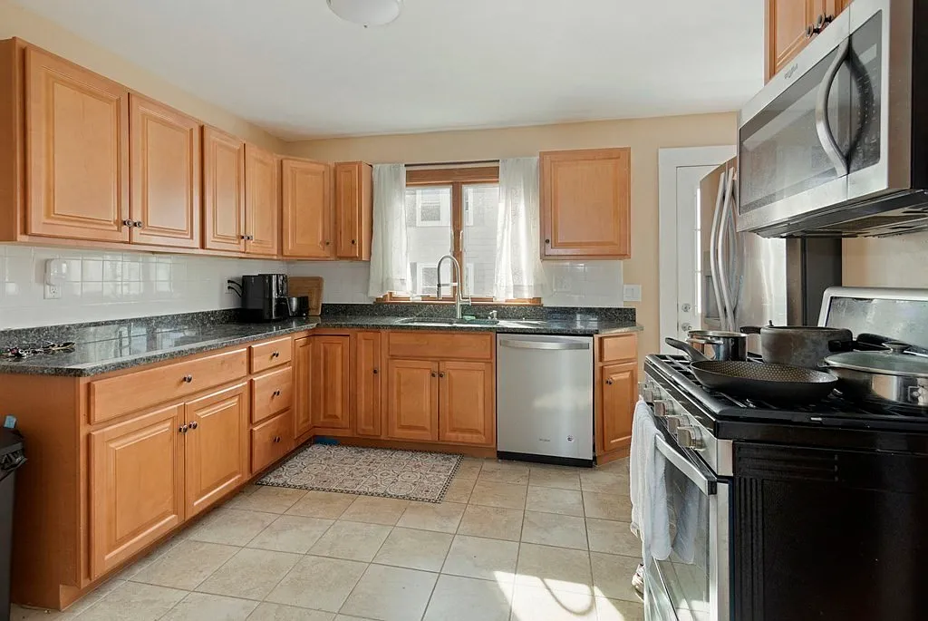 2 bed, 1.0 bath, 1000 sqft, $2,500 — Photo 1
