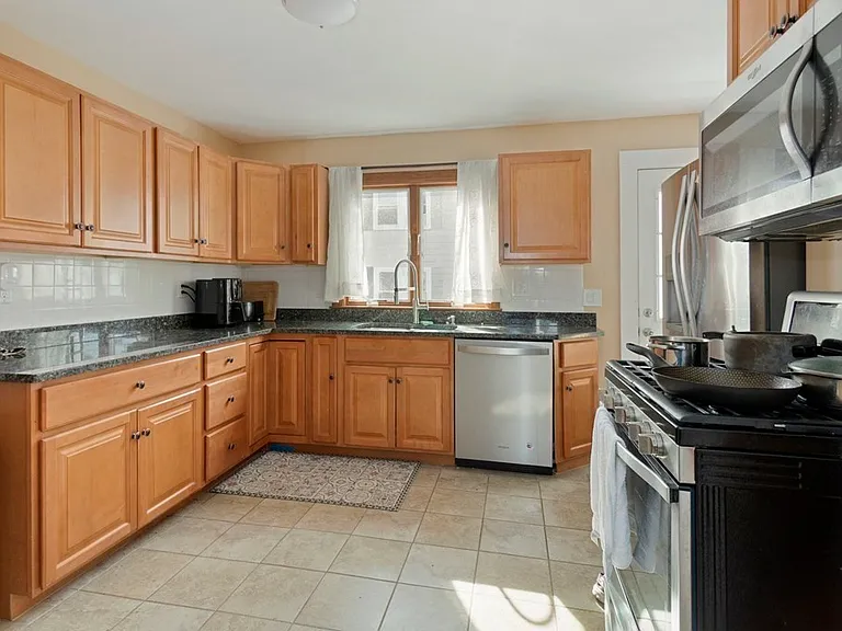 31-33 Underwood Ave #1 — Photo 1