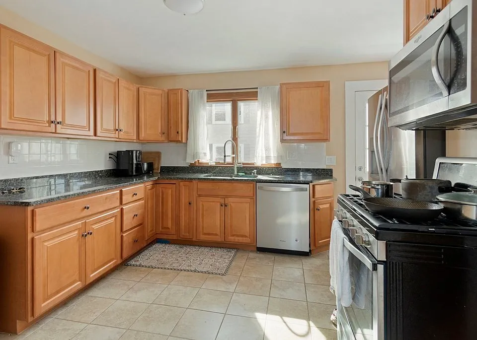 31-33 Underwood Ave #1