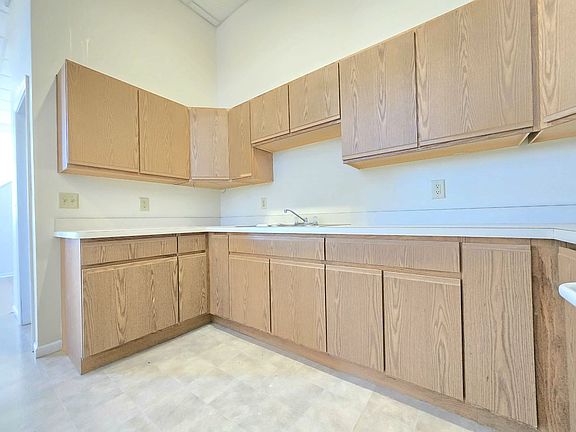 5th image of 1601 Kemble Ave #A