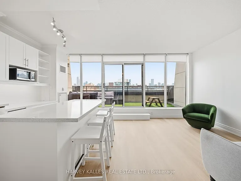 308 Palmerston Ave #Penthouse 14 — Photo 6