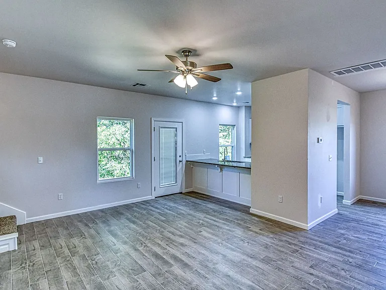 1002 Varenna Ln — Photo 6