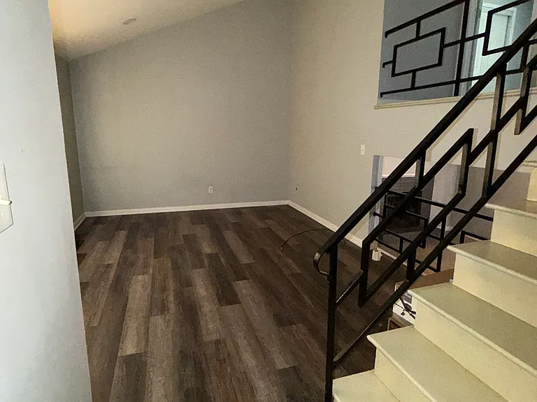 1403 Edgewood Dr — Photo 3