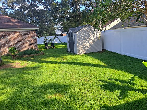 Large Fenced Back Yard, Patio and Shed, 10' Gate