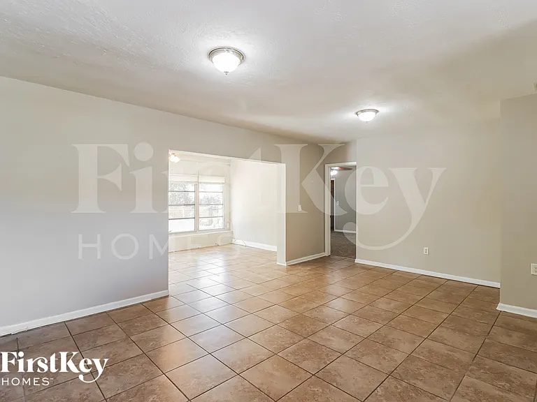 14300 Iroquois Ave — Photo 3