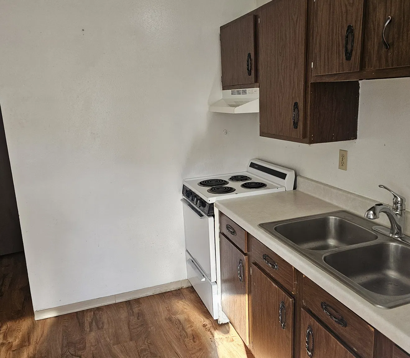 600 E 9th St — Photo 3