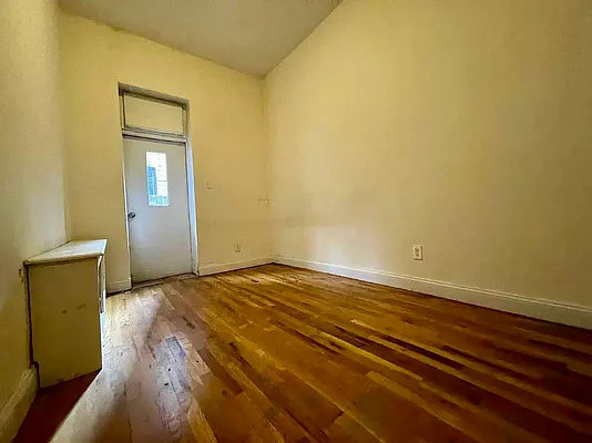 Rented by Bond New York | media 7