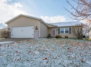 6015 Prairie Ridge Ave, Marion, IA 52302