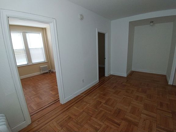 5th image of 2420 29th St APT 1