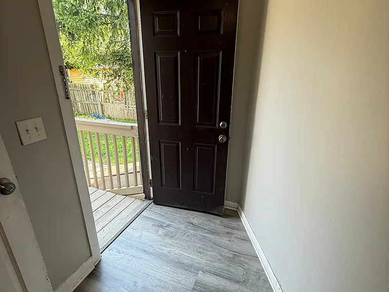 274 E Washington Ave — Photo 20
