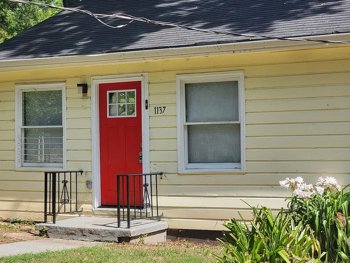 Building Photo - 1137 White Oak Ave SW