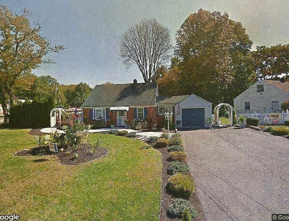 5 Lynn Pl photo 1