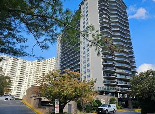 2077 Center Ave APT 22H, Fort Lee, NJ