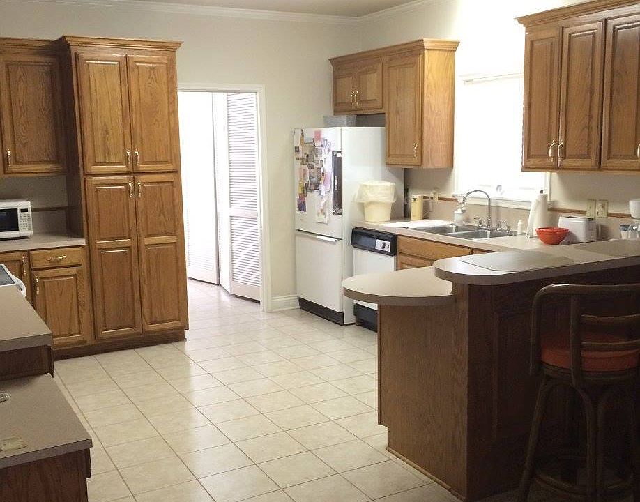 2nd image of 209 Riverside Dr