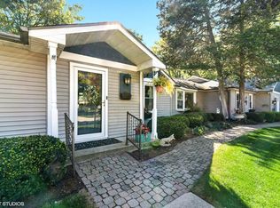 330 Maple Ln, Batavia, IL 60510