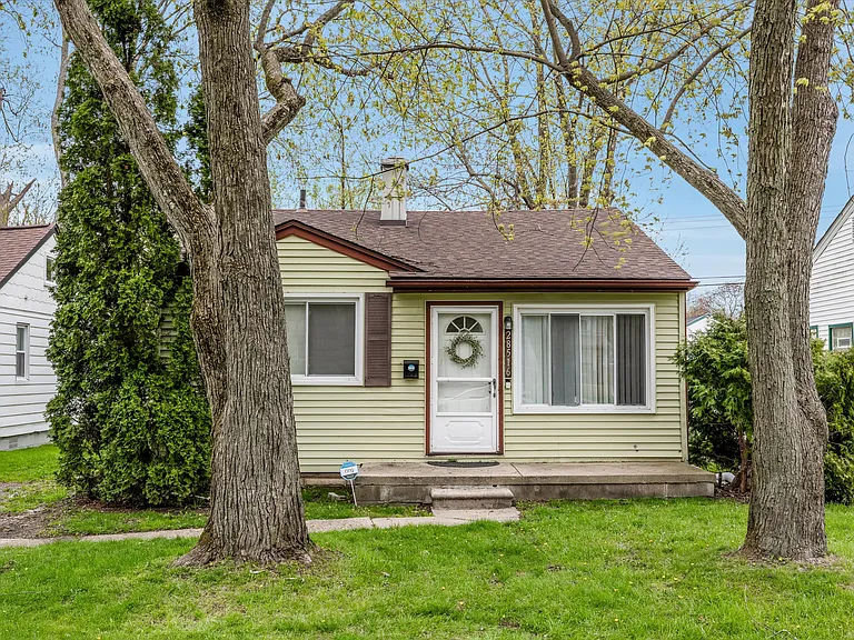 28516 Marshall St — Photo 1