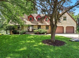 5935 Dodds Dr, Bettendorf, IA 52722