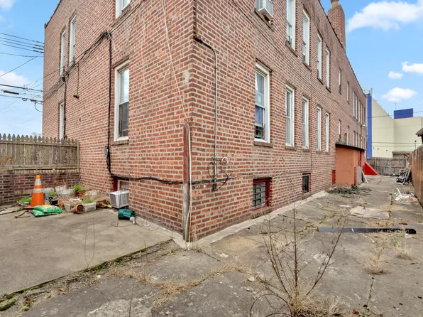 95-07 Cresskill Place image 6 of 21