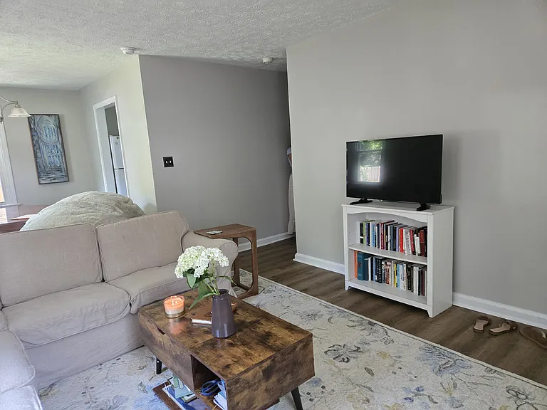 1115 Stewart Dr — Photo 3