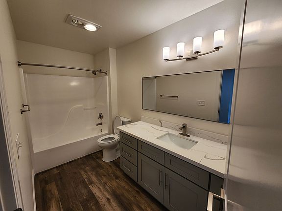 4th image of 75 NW Dogwood St APT 204