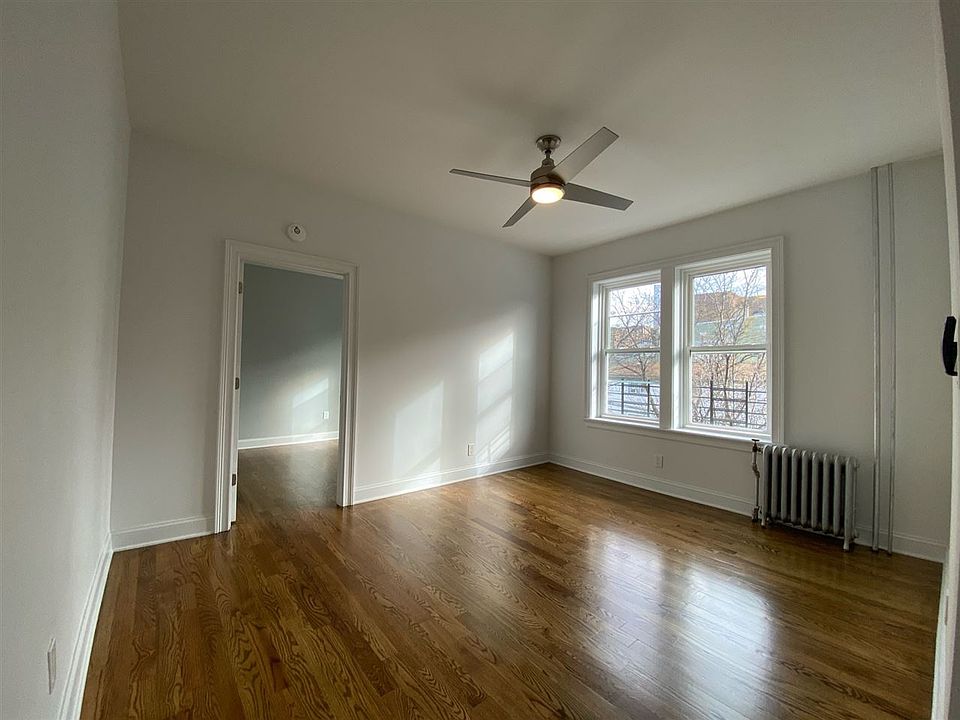 1st image of 55 Corbin Ave APT 33