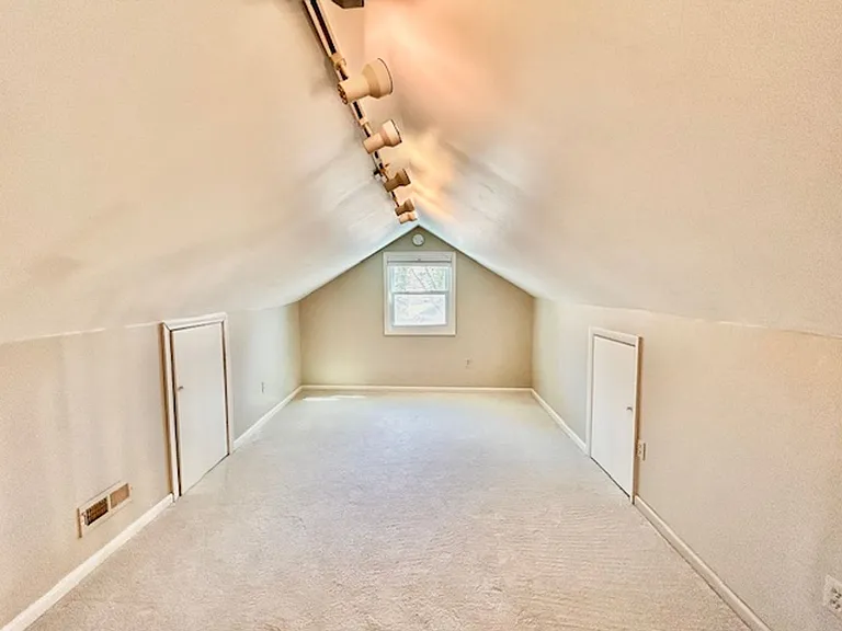 2127 Pimmit Dr — Photo 19
