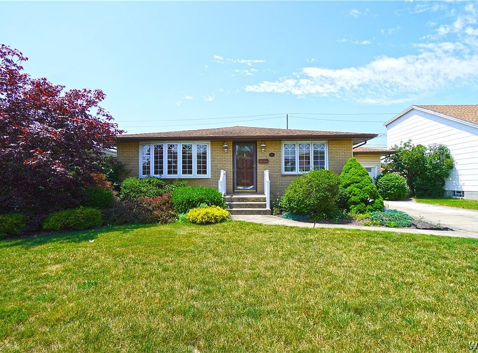 1st image of 40 Fairoaks Ln