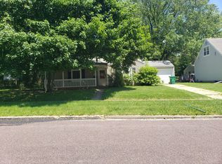 208 Court Dr, Washington, IL 61571