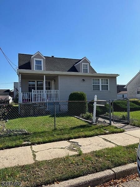 1st image of 1626 Essex Ave