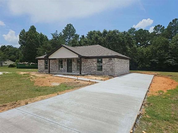 3rd image of 8198 Meadowood Dr
