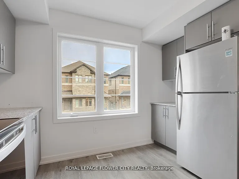 205 W Oak Trl #16 — Photo 7