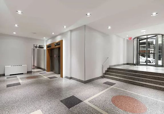 3rd image of 315 W 57th St APT 6H