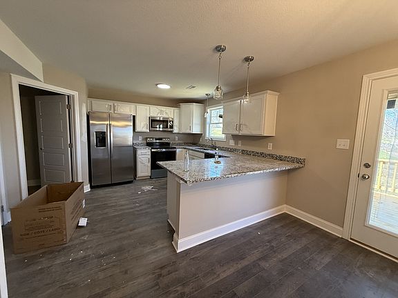 4th image of 122 Anderson Pl
