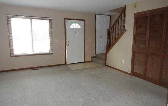 4th image of 305 1/2 S Saginaw St