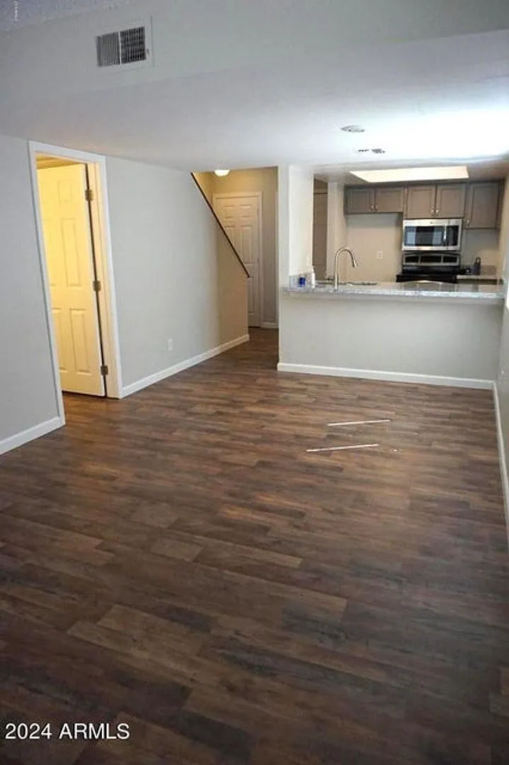 Nice 2 bedroom townhouse! — Photo 2