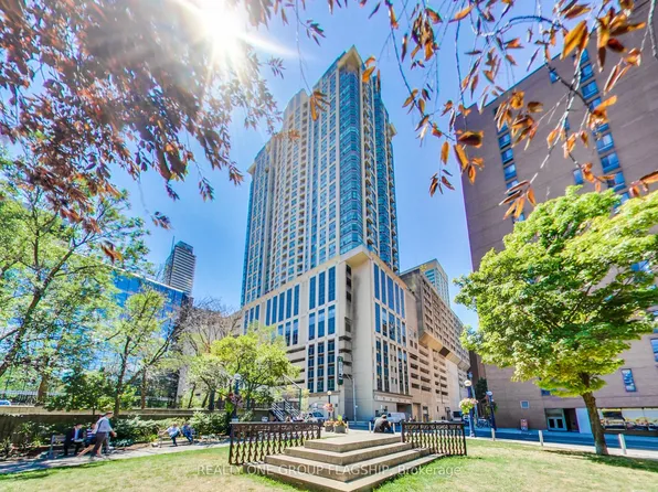 8 Park Rd, Toronto, ON