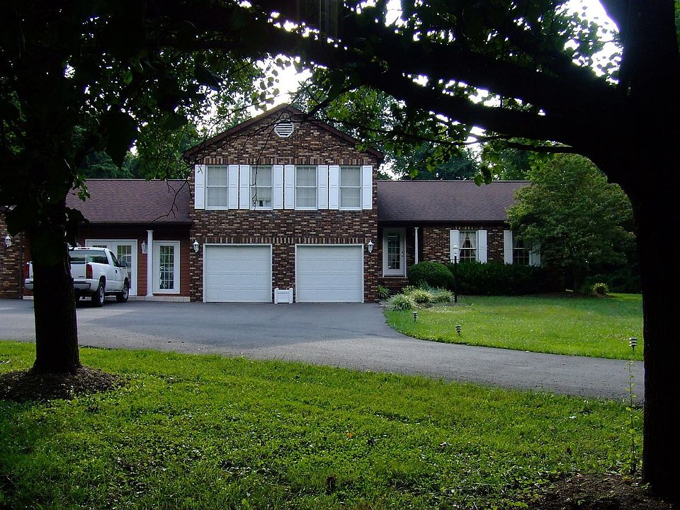 Front of house w/5 garages
