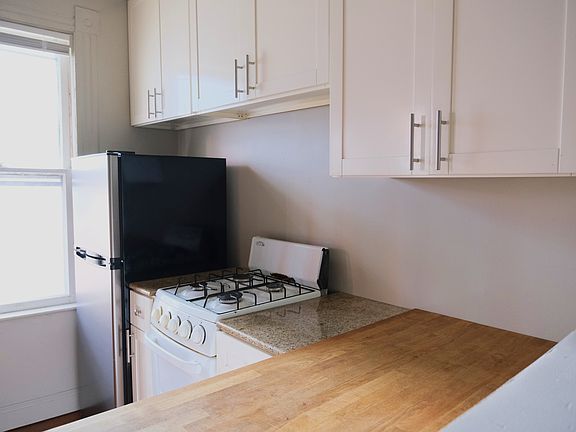2nd image of 7 Gren Way Aly APT 5