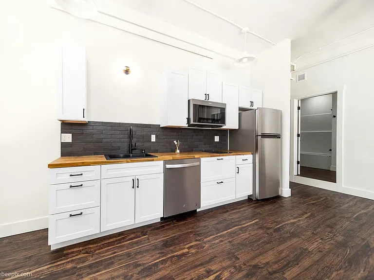 7 S Howard St — Photo 39