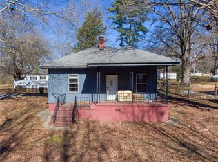 2 Gallon St, Laurens, SC 29360