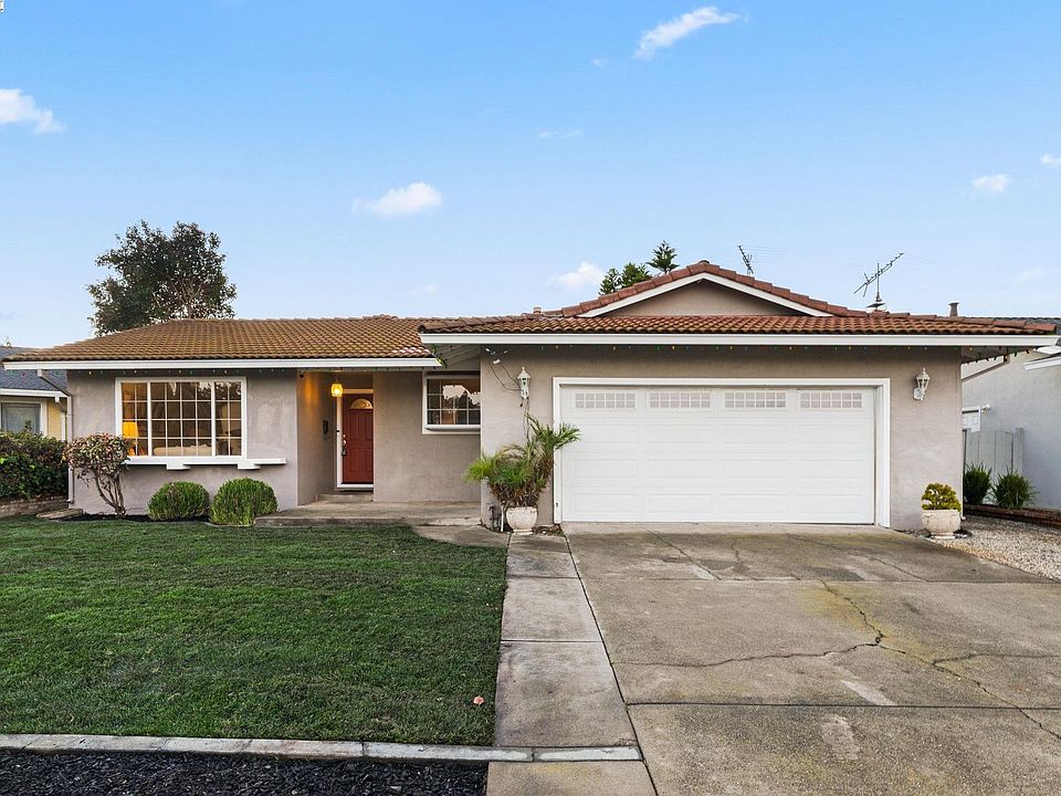 1st image of 2462 Claremont Pl