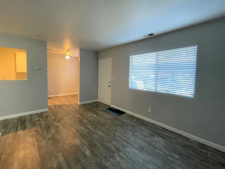 2601 Delano Ave — Photo 8
