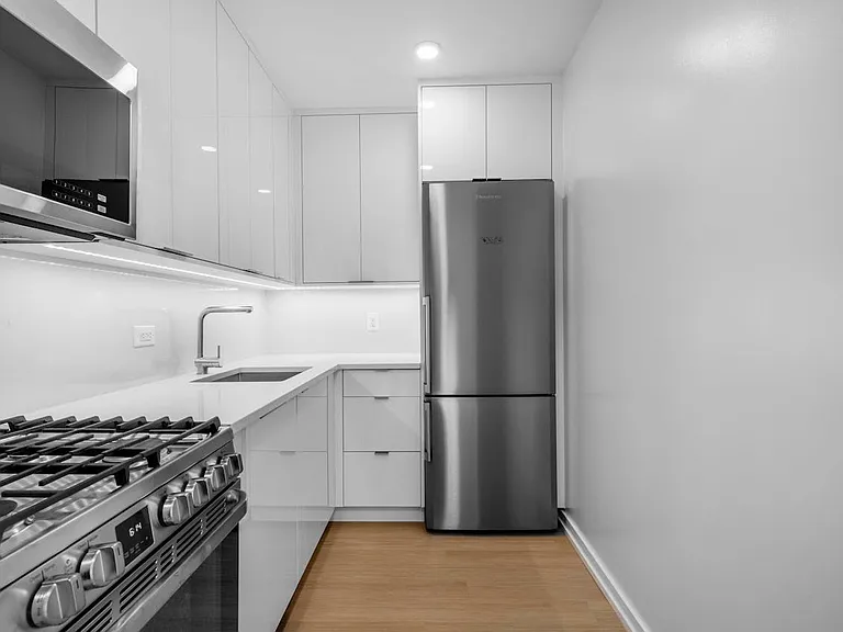 124 W 60th St #32C — Photo 8