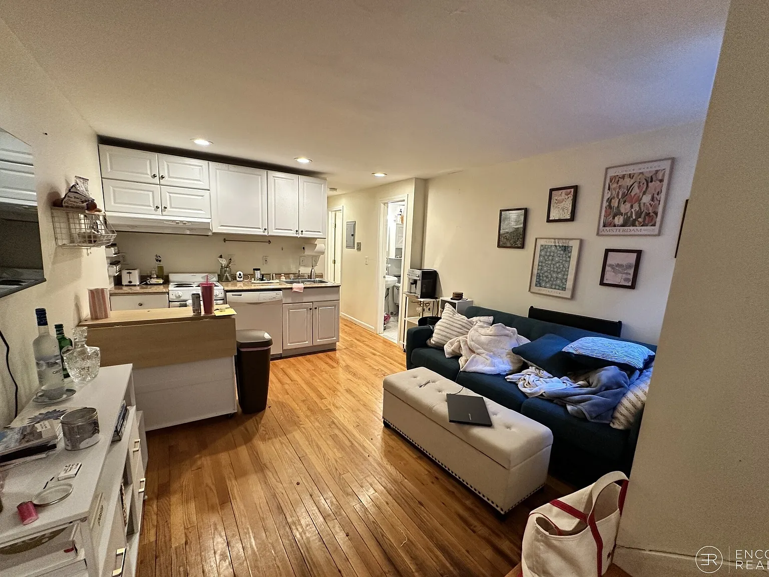 2 bed, 9999 sqft, $4,100 — Photo 1